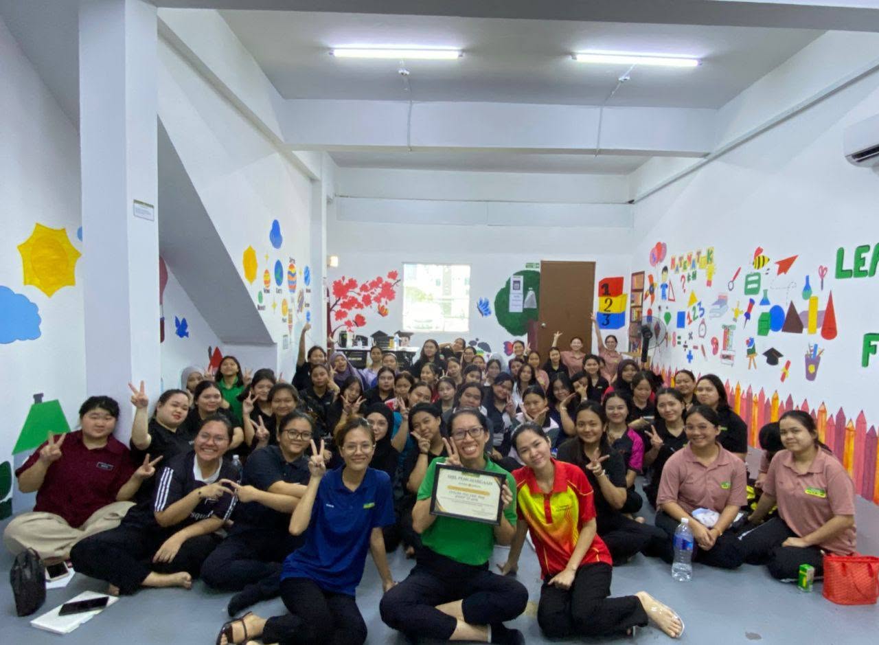 Sesi ceramah industri bersama Puan Evelyn Tan Chai Yun dari Taska 3Q Vista Perdana di YAHOS Miri