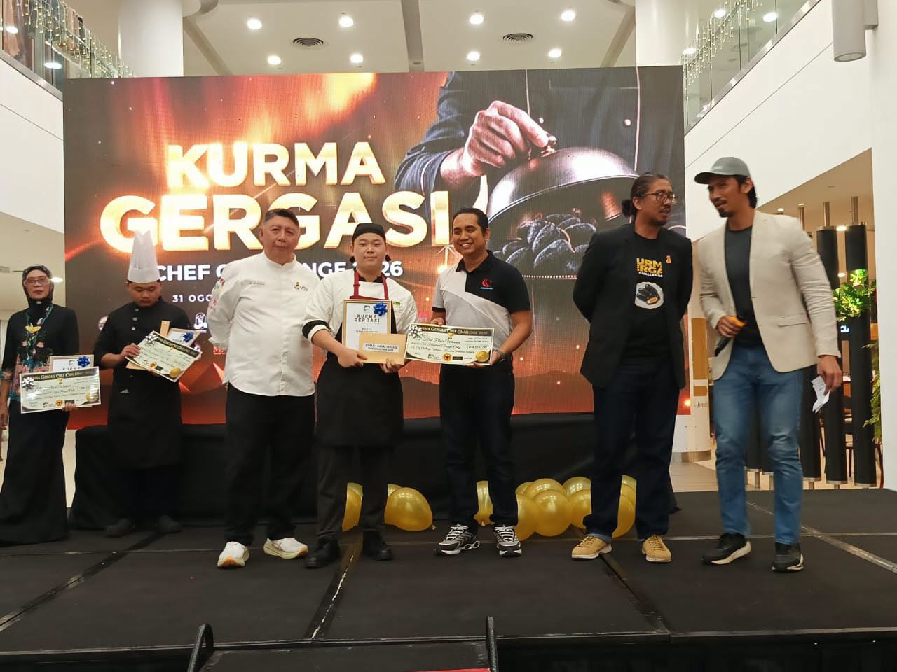 Pertandingan Kurma Gergasi